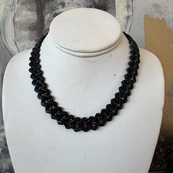 Elegant Black Necklace - Picture 3 of 5